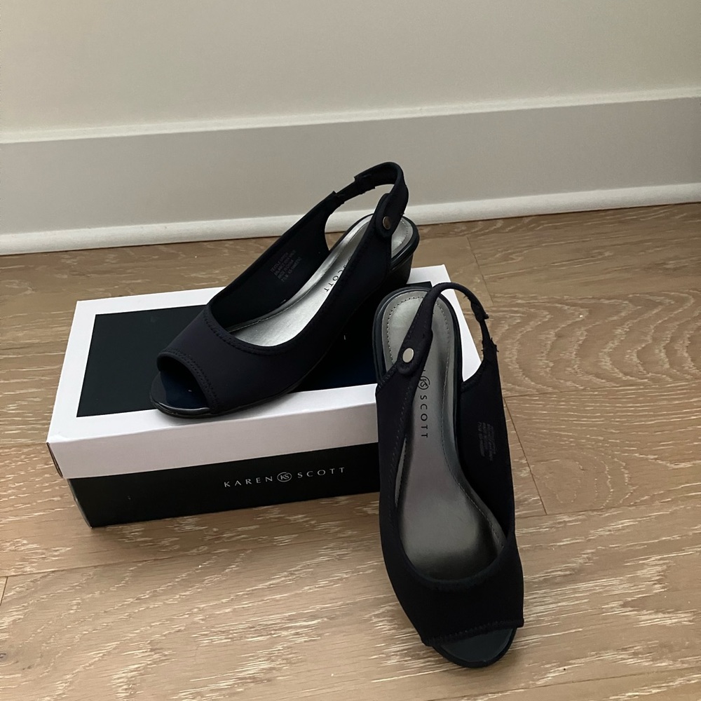 Karen scott 7.5 medium navy blue pumps